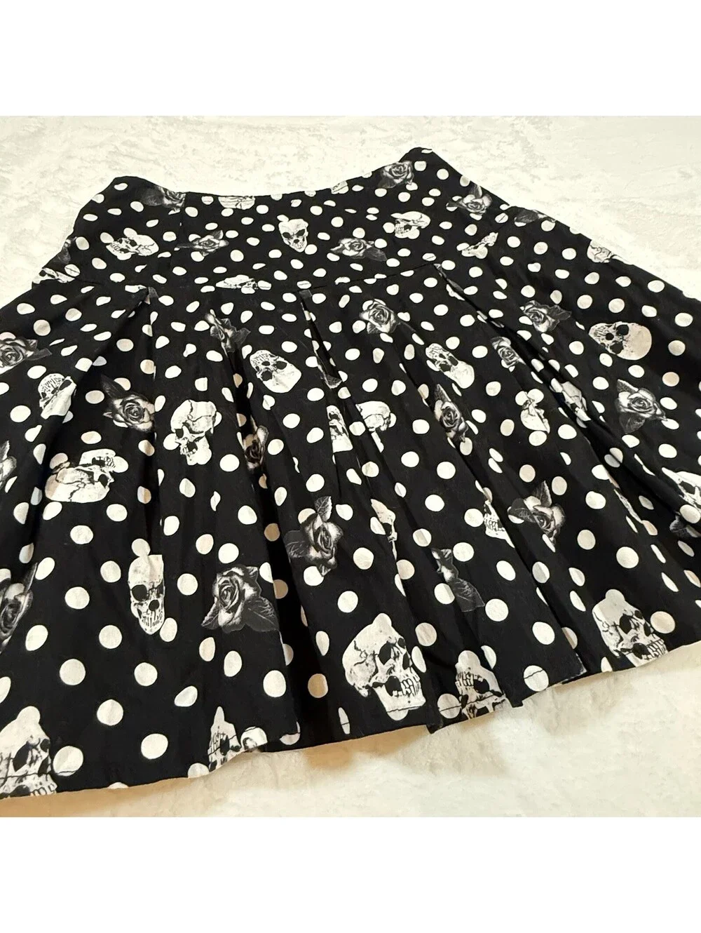 Hot Topic Skulls Roses Polka Dot Pleated Mini Skirt Black XS Rockabilly Goth